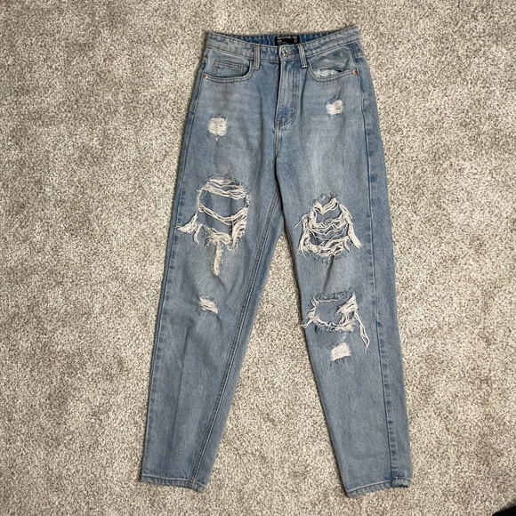 PRETTYLITTLETHING Ripped Mom Jeans Light Wash High Waisted Vintage Fit Denim 4 - Picture 1 of 10